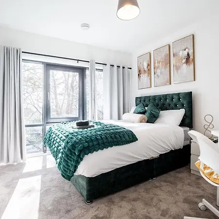 Apartment Luxury - Free Parking -sleeps 12 Leeds (West Yorkshire)