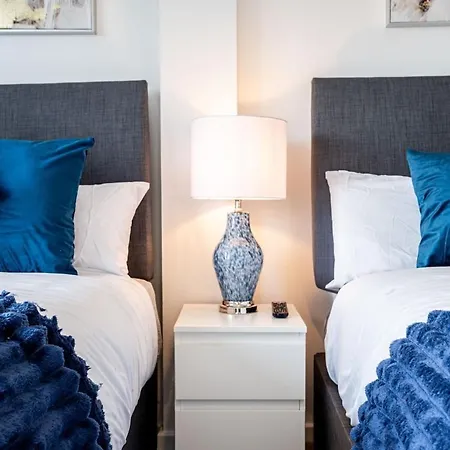 Luxury - Free Parking -sleeps 12 Leeds (West Yorkshire)