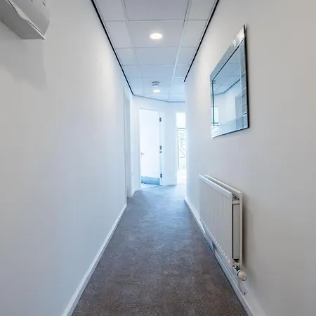 Luxury - Free Parking -sleeps 12