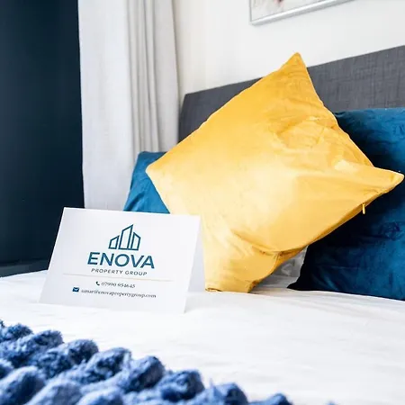 Luxury - Free Parking -sleeps 12