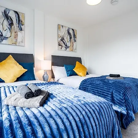 Apartment Luxury - Free Parking -sleeps 12
